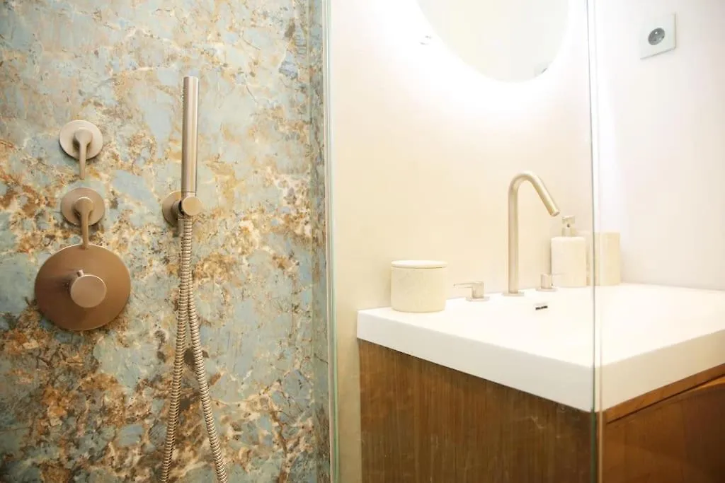 Experience Parisienne En Plein Coeur Du Marais Apartment Paris