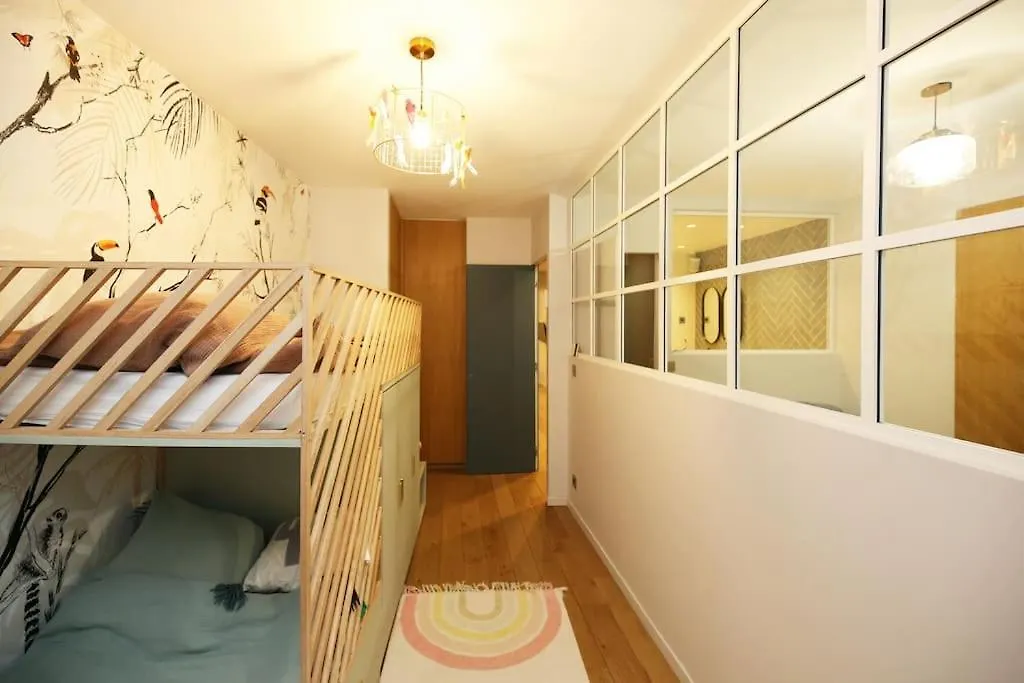 Experience Parisienne En Plein Coeur Du Marais Apartment