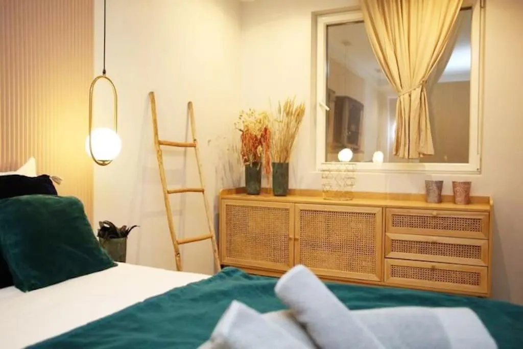 Experience Parisienne En Plein Coeur Du Marais Apartment