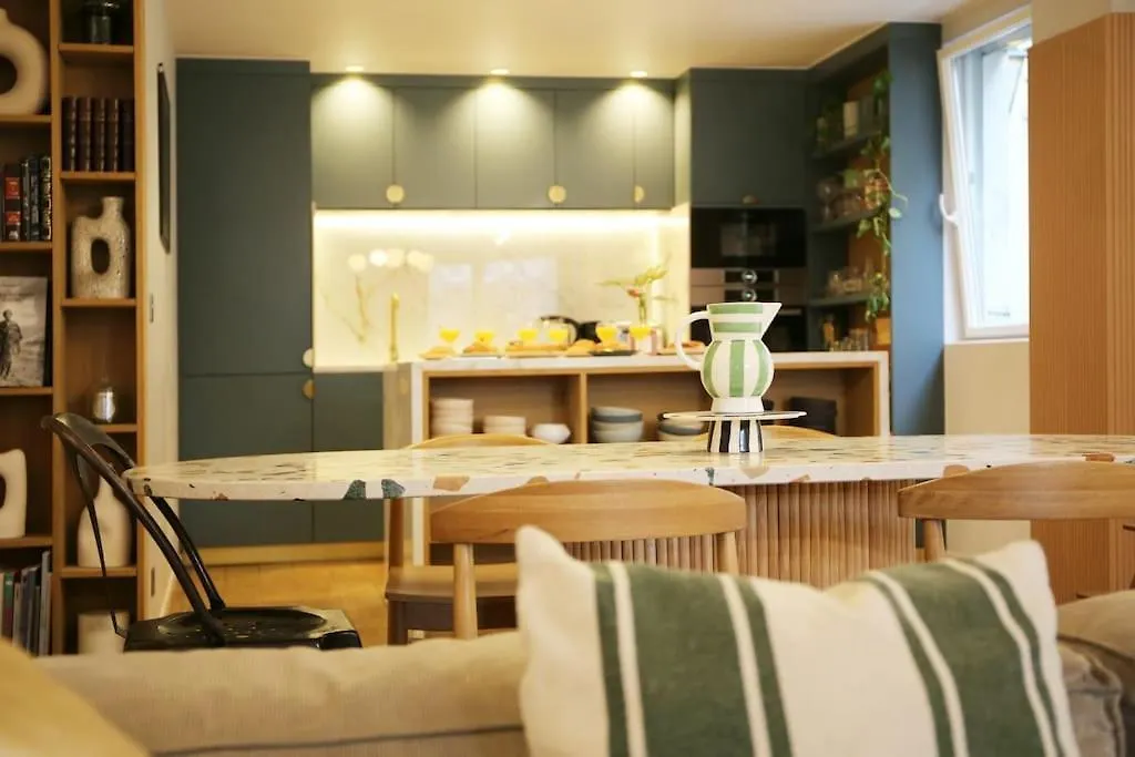 Experience Parisienne En Plein Coeur Du Marais Apartment 0*, Paris France