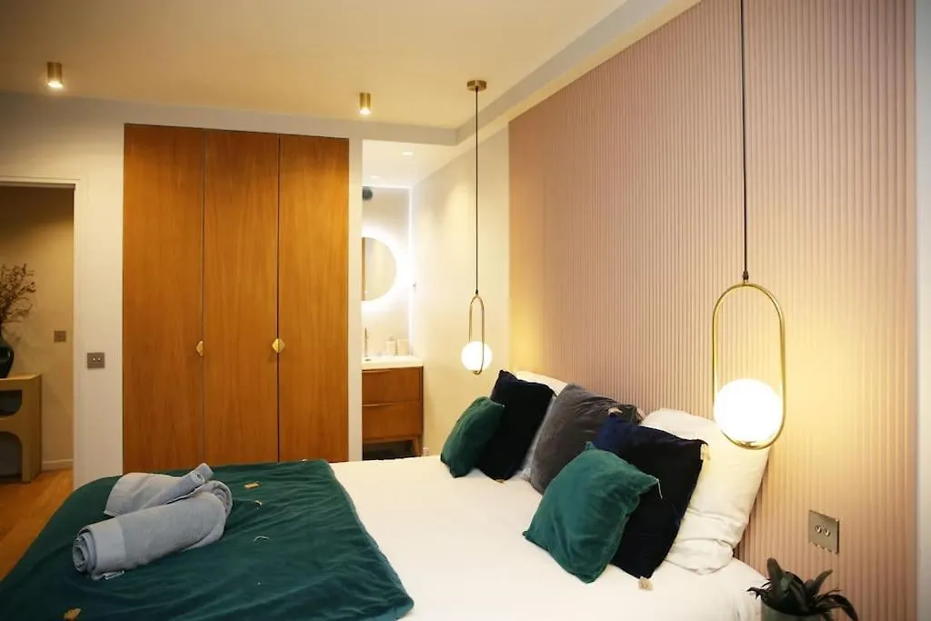 Experience Parisienne En Plein Coeur Du Marais Apartment France